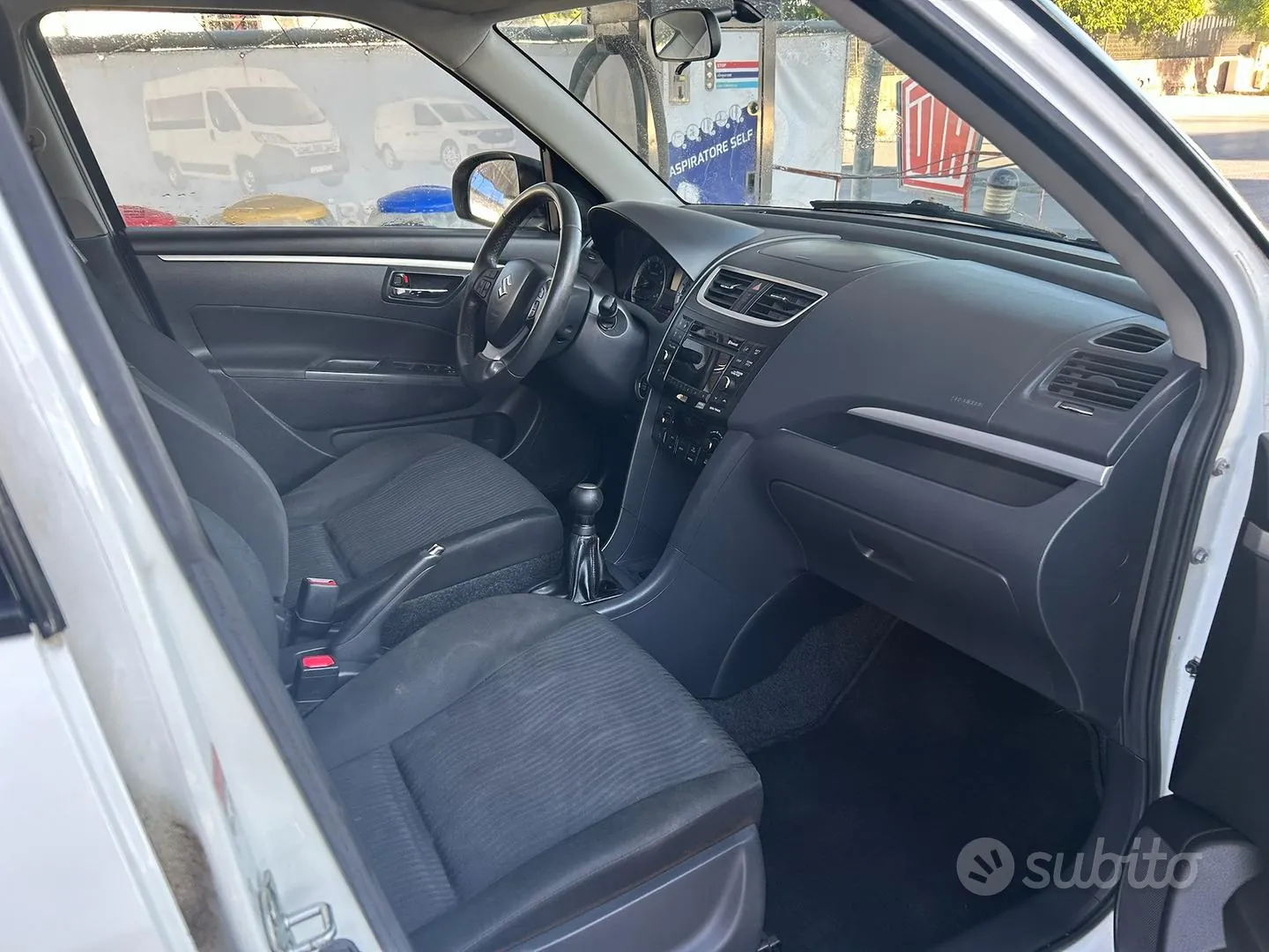 Suzuki Swift 2011 photo 5