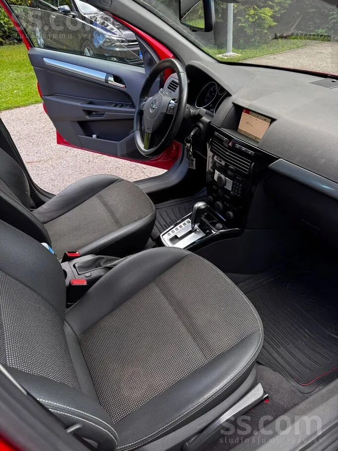 Opel Astra 2010 photo 5