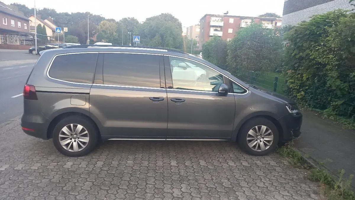 Volkswagen Sharan 2017 photo 2