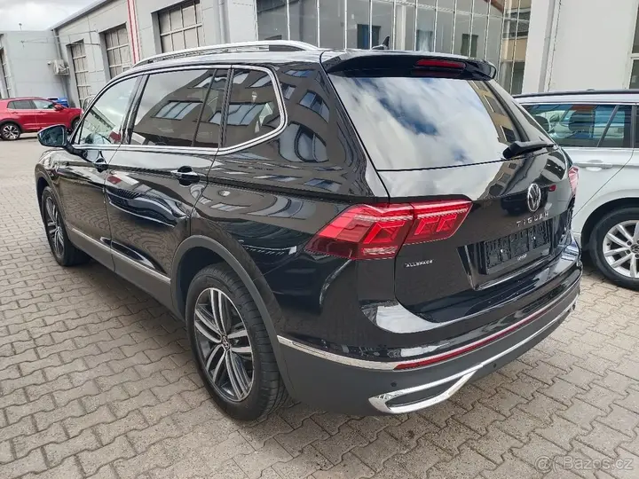 Volkswagen Tiguan Allspace 2023 photo 3