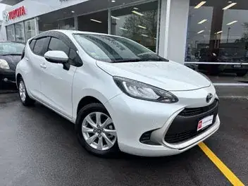 Toyota Aqua 2025 photo 2