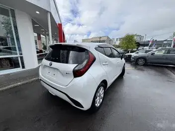Toyota Aqua 2025 photo 4