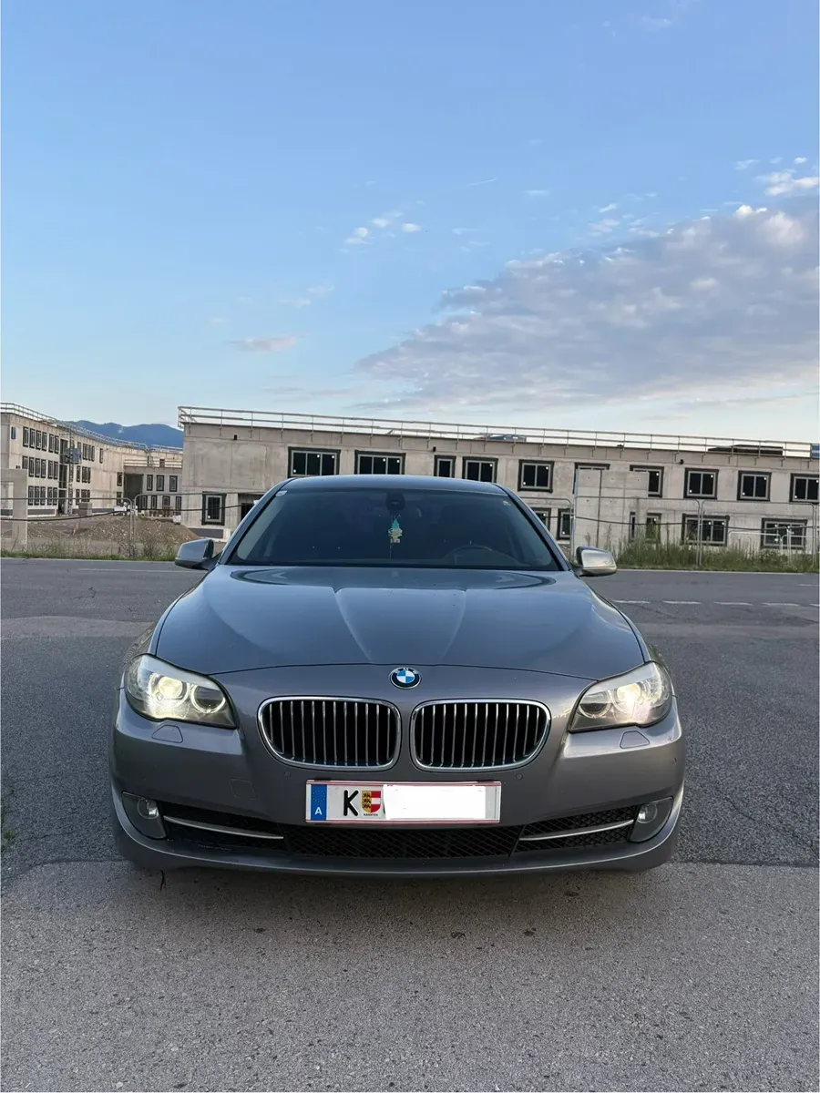 BMW 5 Series 2011 photo 2