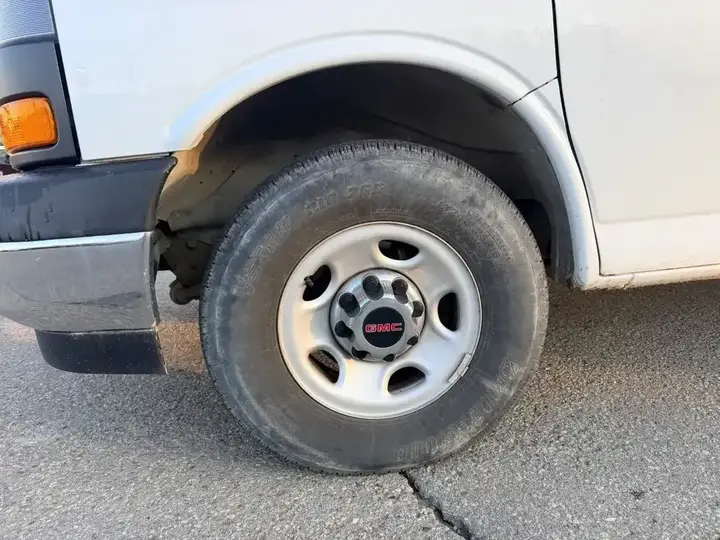 GMC Savana 2019 photo 2