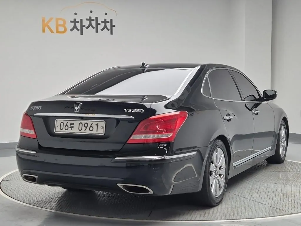 Hyundai Equus 2010 photo 3