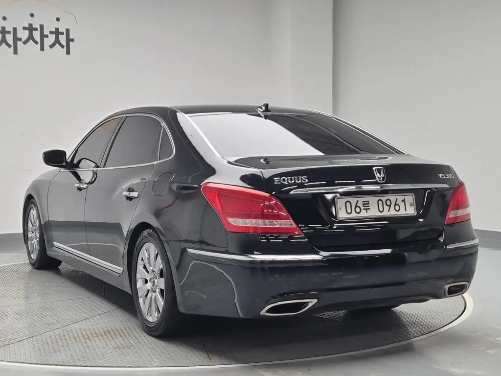 Hyundai Equus 2010 photo 2