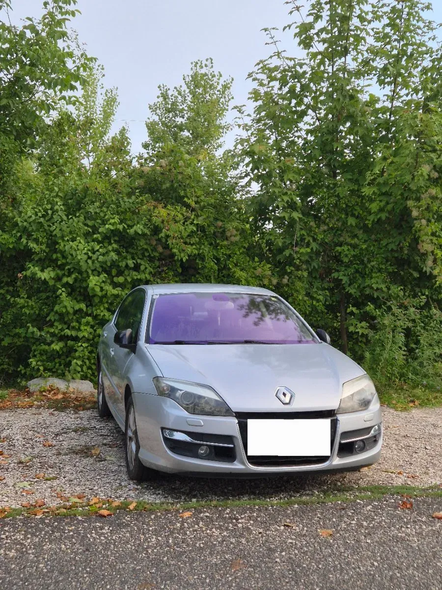Renault Laguna 2011 photo 2