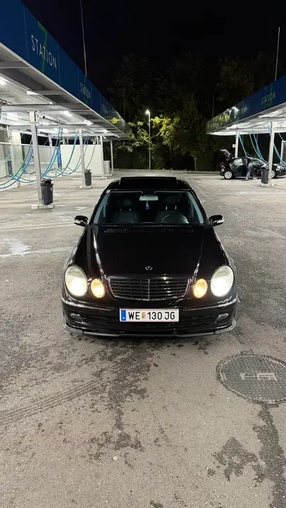 Mercedes-Benz E-Class 2005 photo 2