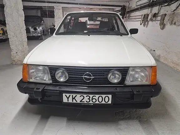 Opel Kadett 1981 photo 2