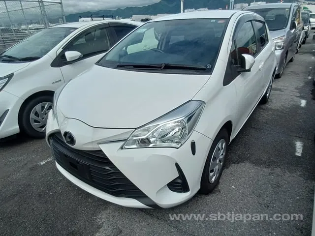 Toyota Vitz 2017 photo 2
