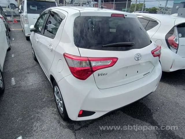 Toyota Vitz 2017 photo 3