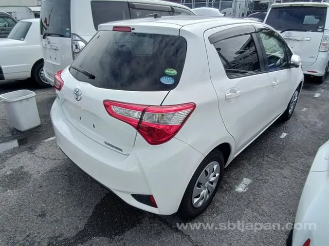 Toyota Vitz 2017 photo 4