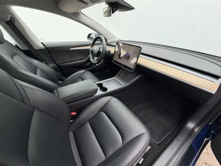 Tesla Model 3 2023 photo 3