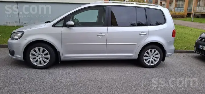 Volkswagen Touran 2013 photo 2