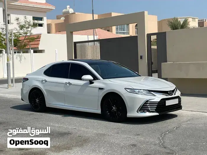 Toyota Camry 2023 photo 2