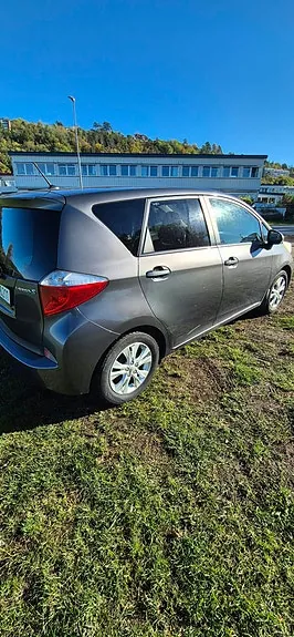 Toyota Verso-S 2012 photo 4