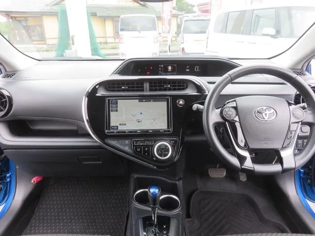 Toyota Aqua 2018 photo 2