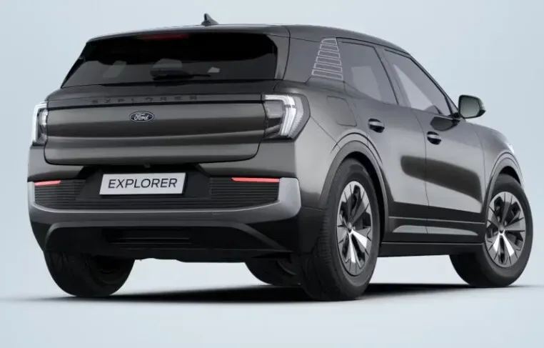 Ford Explorer photo 3
