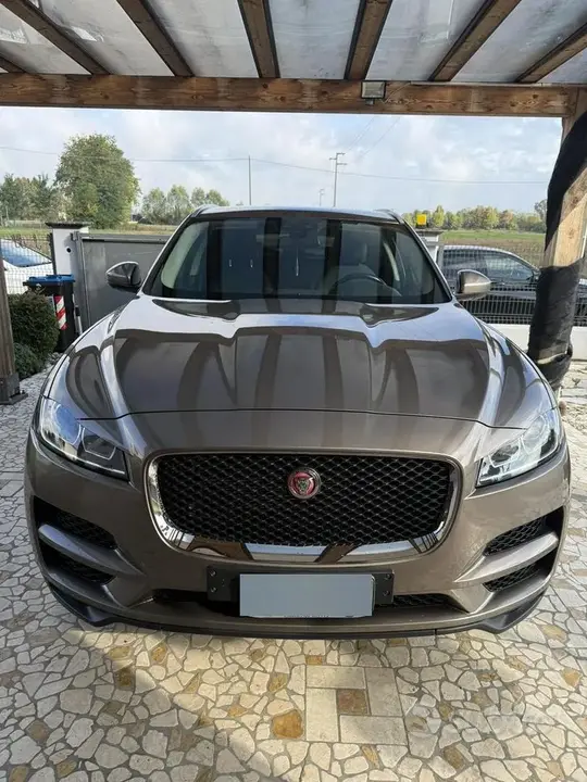 Jaguar F-Pace 2016 photo 2