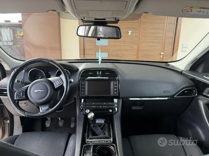 Jaguar F-Pace 2016 photo 5