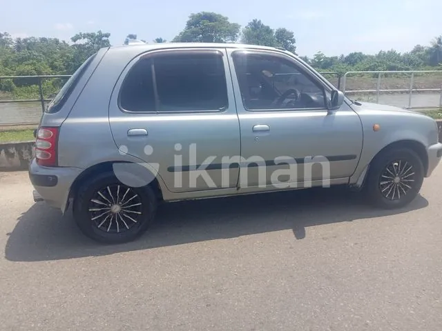 Nissan March 1994 photo 2