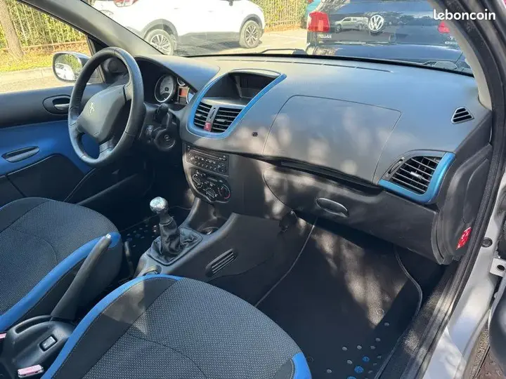 Peugeot 206 2011 photo 3