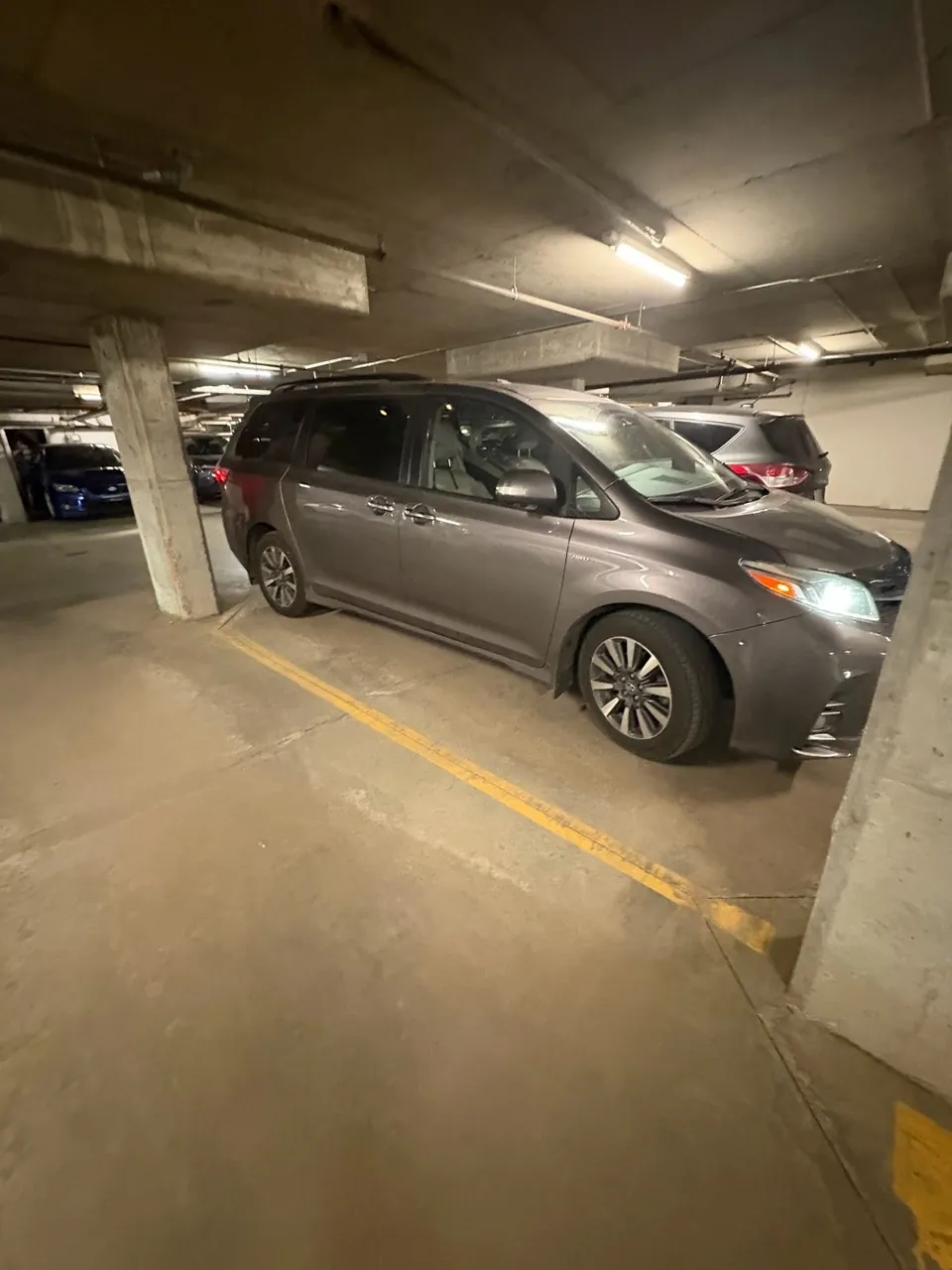 Toyota Sienna 2010 photo 3
