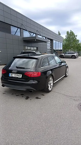 Audi S4 2010 photo 4
