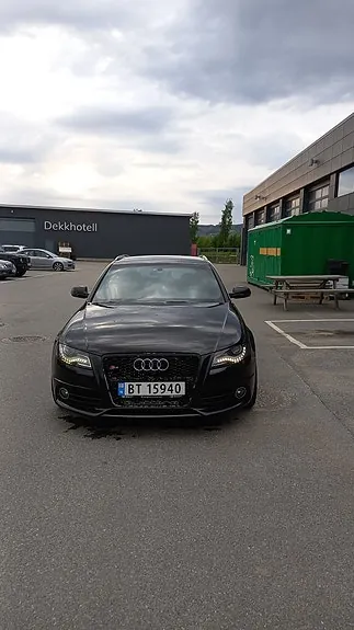 Audi S4 2010 photo 2