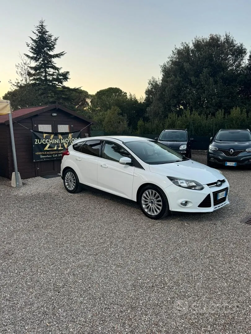 Ford Focus 2012 photo 2