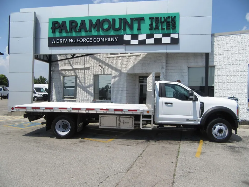Ford F-550 2026 photo 2