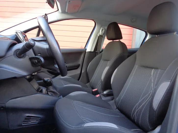 Peugeot 208 2013 photo 2