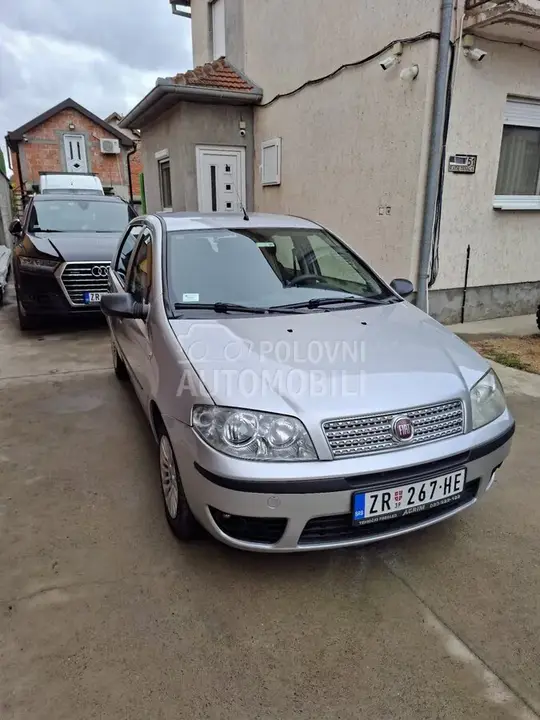Fiat Punto 2010 photo 2
