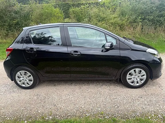 Toyota Yaris 2012 photo 3