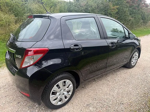 Toyota Yaris 2012 photo 4