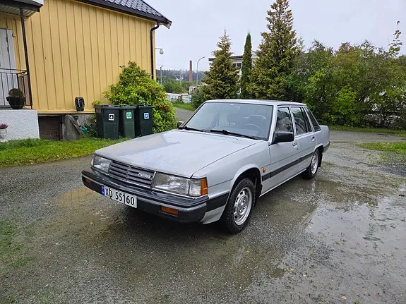 Mazda 929 1985 photo 2
