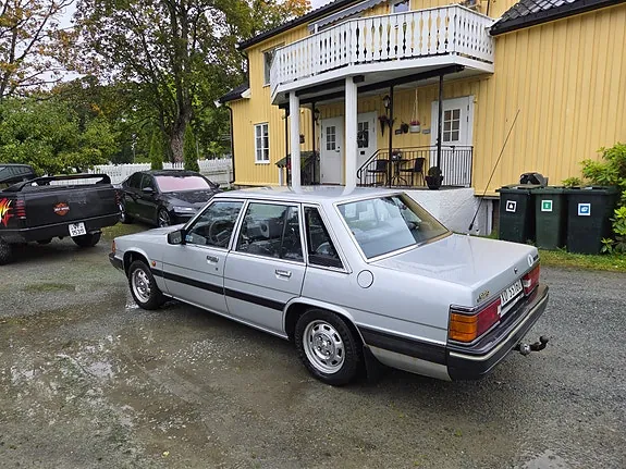 Mazda 929 1985 photo 4