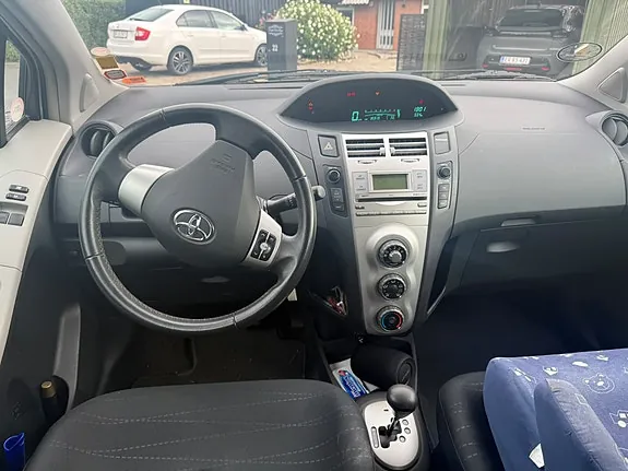 Toyota Yaris 2007 photo 2