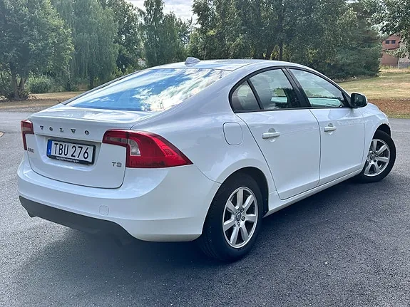 Volvo S60 2012 photo 2