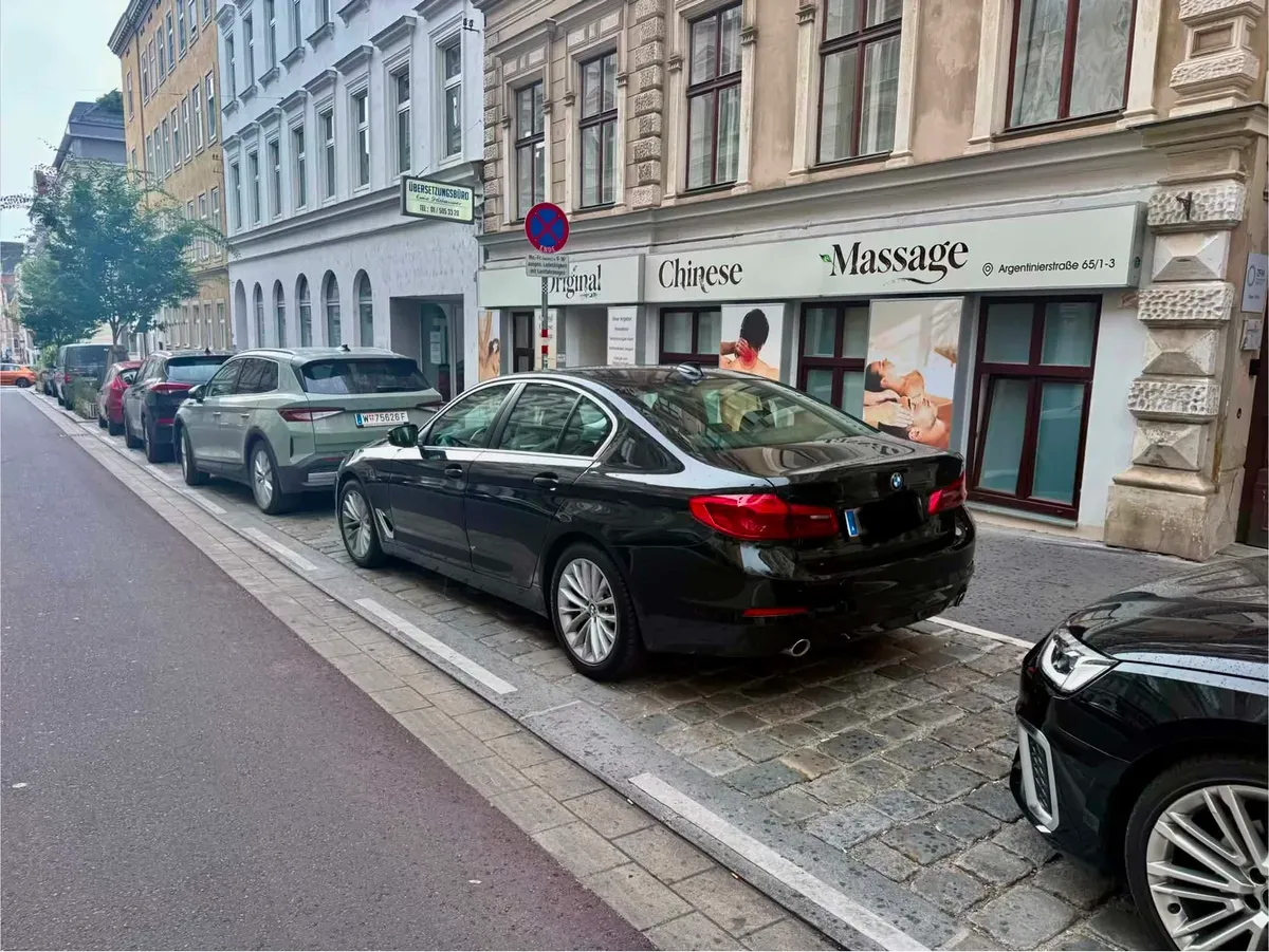 BMW 5 Series 2018 photo 2