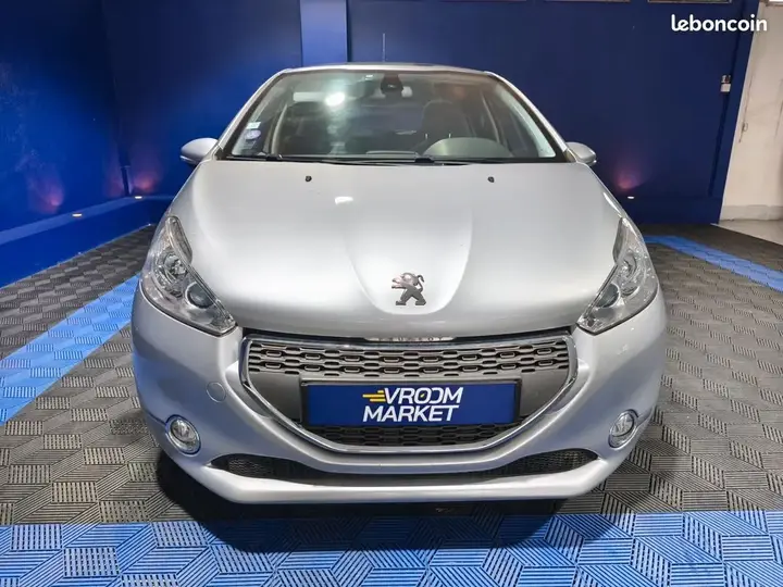 Peugeot 208 2013 photo 3