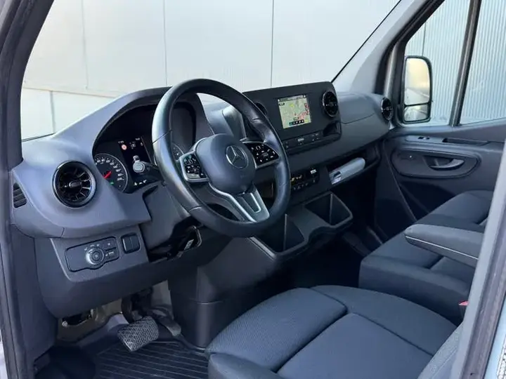 Mercedes-Benz Sprinter 2022 photo 2