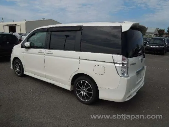 Honda Stepwagon 2010 photo 3