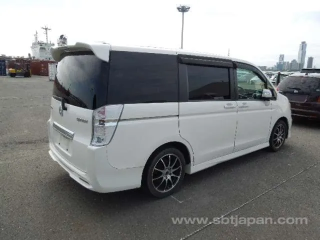 Honda Stepwagon 2010 photo 4