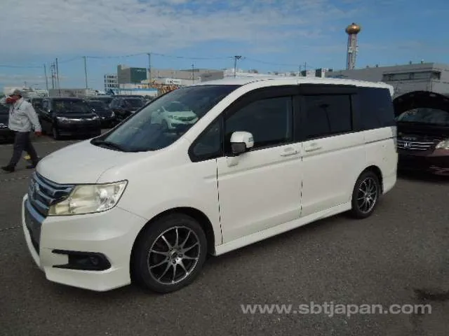 Honda Stepwagon 2010 photo 2