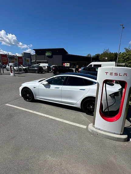 Tesla Model S 2015 photo 2
