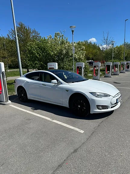 Tesla Model S 2015 photo 4