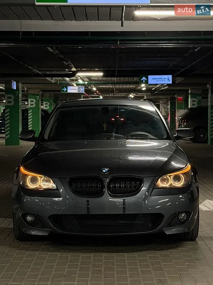 BMW 5 Series 2004 photo 2