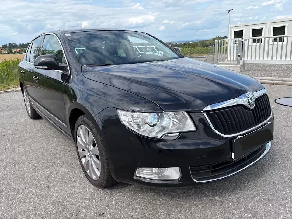 Skoda Superb 2009 photo 2