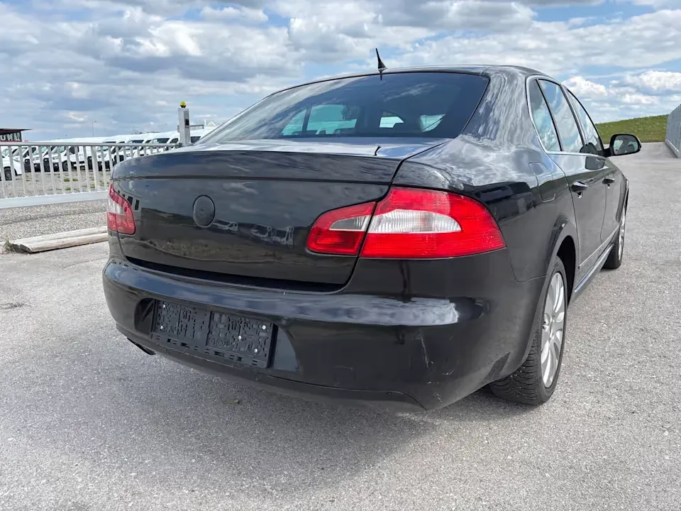 Skoda Superb 2009 photo 3